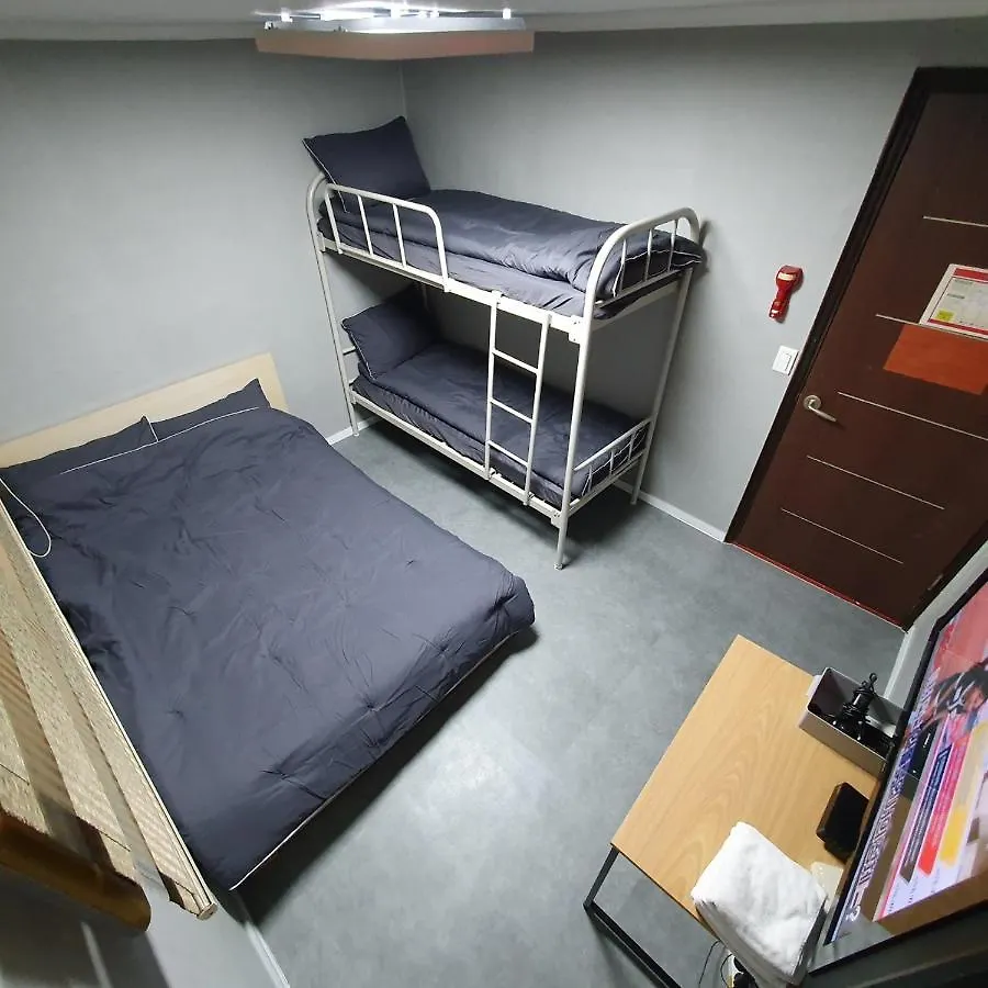 Seven Hostel Seoul 0*,  South Korea
